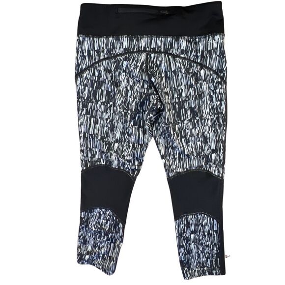 Nike Dri FIT Capri Leggings Small Athletic Abstract Print Yoga Workout Pants - Picture 2 of 14